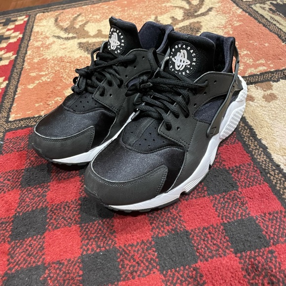 NIKE HUARACHE BLACK (CLEAN) - Picture 1 of 4